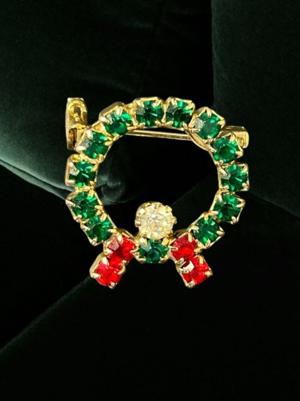 Vintage Red &Green Crystal Christmas Holiday Brooch Petit Scatter Lapel Pin